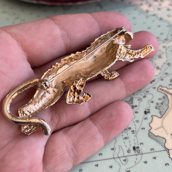 Vintage Gold Tiger Brooch with Rhinestones - Picture 4 of 4